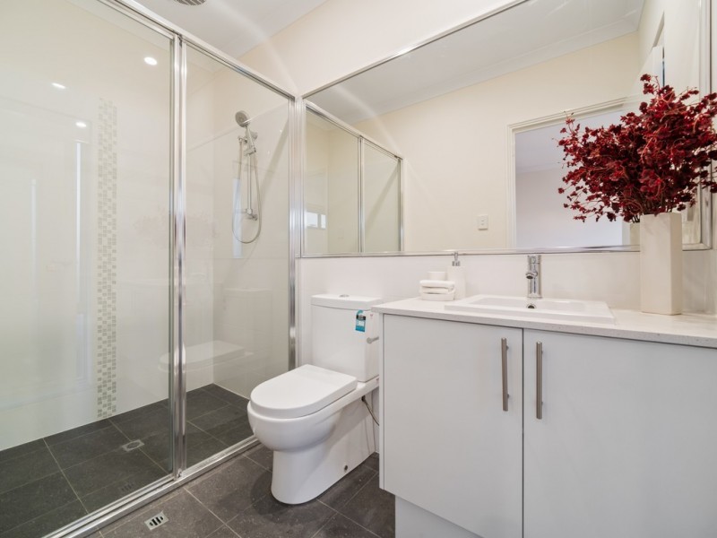 6/4 Canterbury Court, Nollamara WA 6061