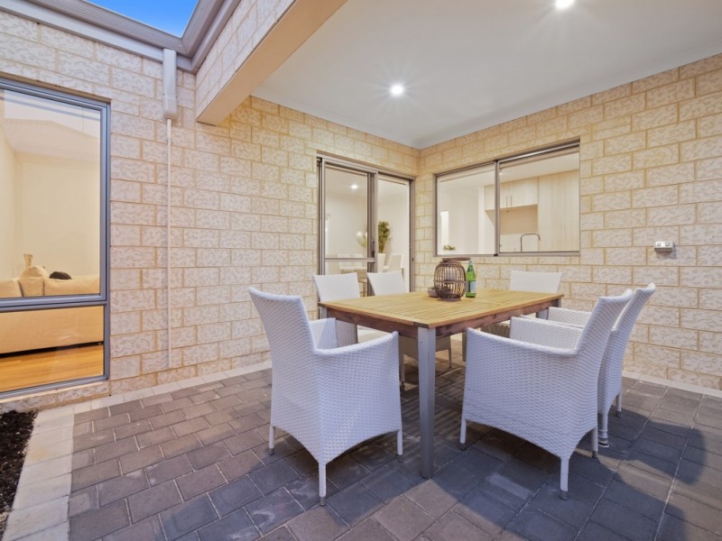 6/4 Canterbury Court, Nollamara WA 6061