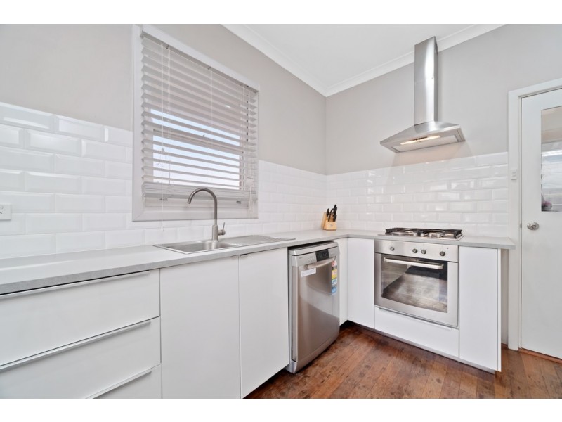 34 Brathwaite Road, Lockridge WA 6054