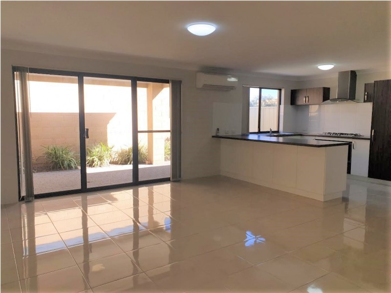 35 Embleton Ave, Embleton WA 6062