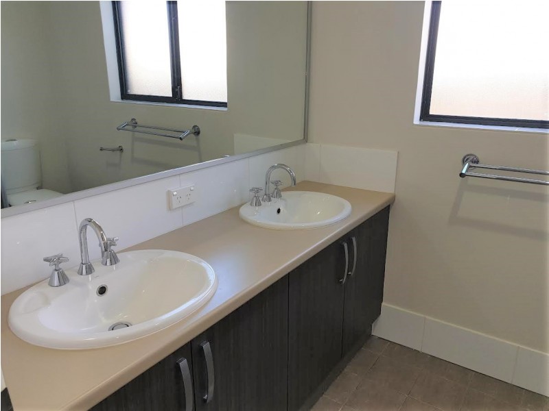 35 Embleton Ave, Embleton WA 6062