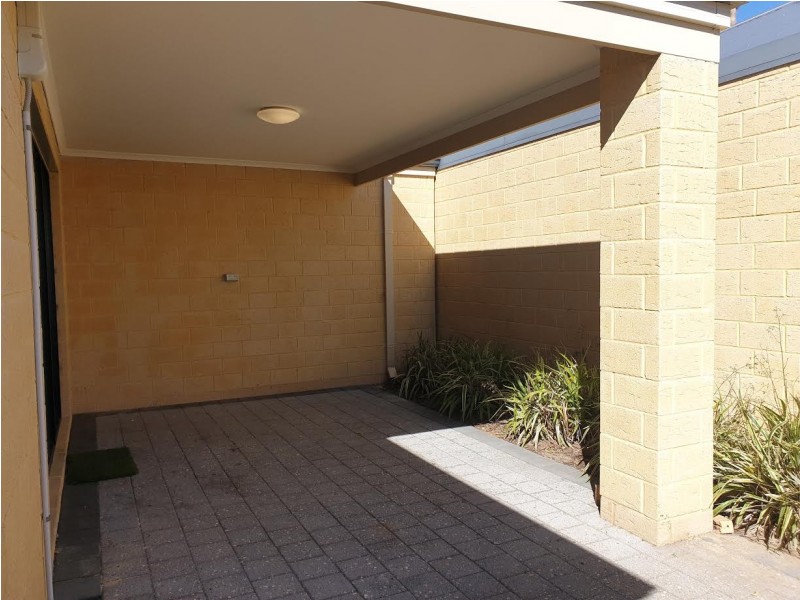 35 Embleton Ave, Embleton WA 6062