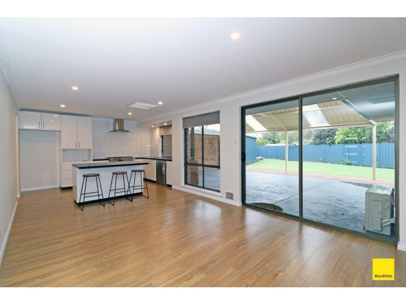 14 Freeland Way, Eden Hill WA 6054