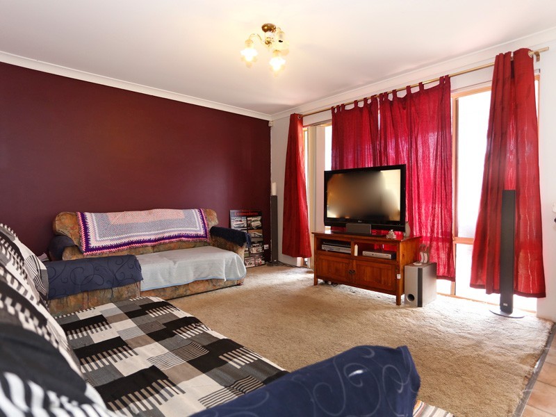 16 Teviot Place, Beechboro WA 6063