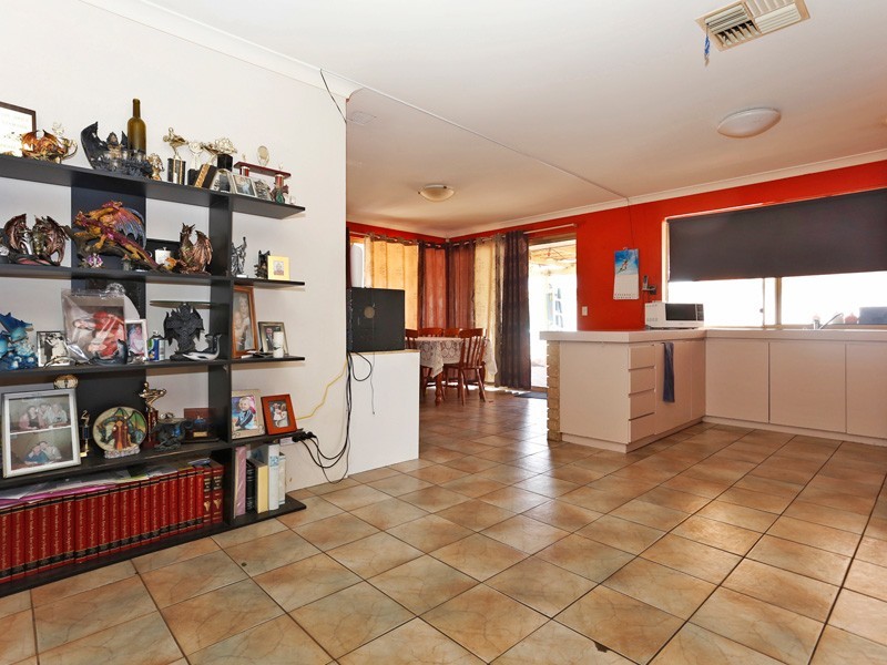 16 Teviot Place, Beechboro WA 6063