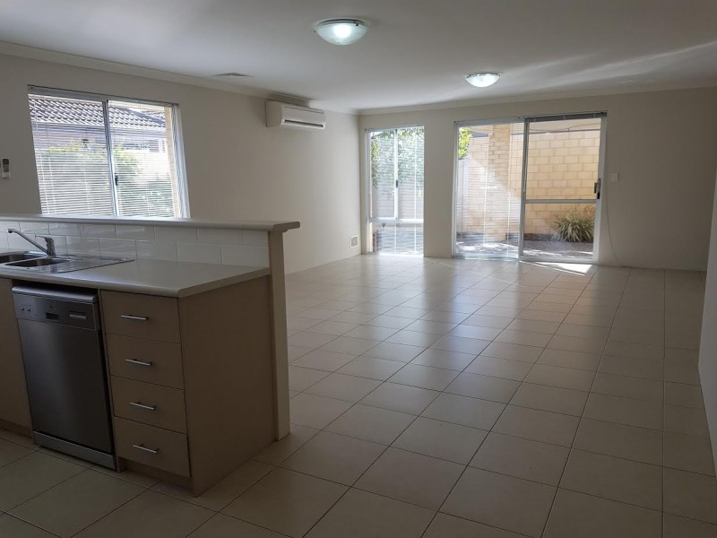 4/16 Larwood Cres, High Wycombe WA 6057