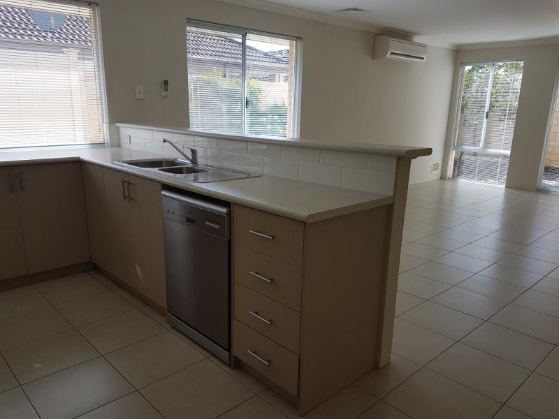 4/16 Larwood Cres, High Wycombe WA 6057