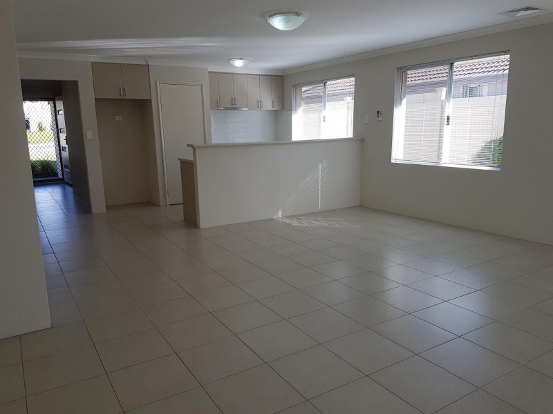 4/16 Larwood Cres, High Wycombe WA 6057