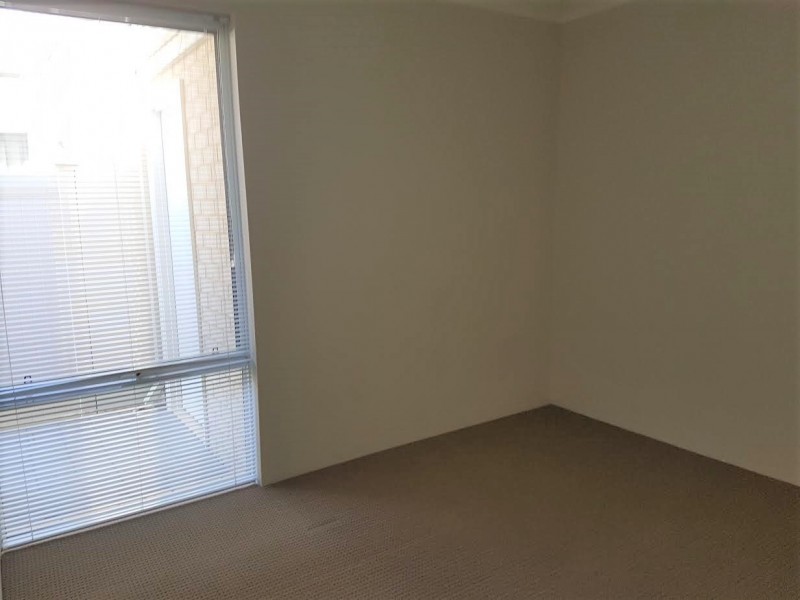 4/16 Larwood Cres, High Wycombe WA 6057