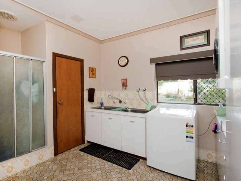 10 Widgee Road, Dianella WA 6059