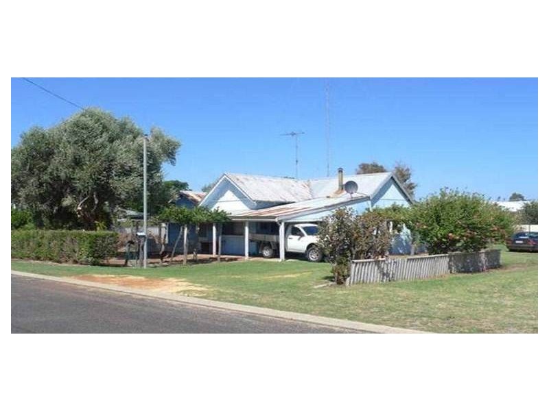 8 Palmer Street, Harvey WA 6220