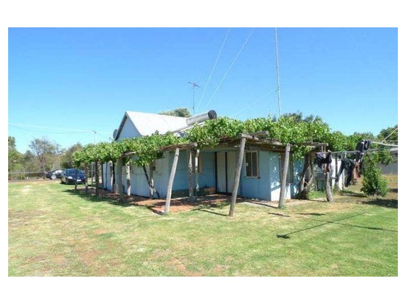 8 Palmer Street, Harvey WA 6220