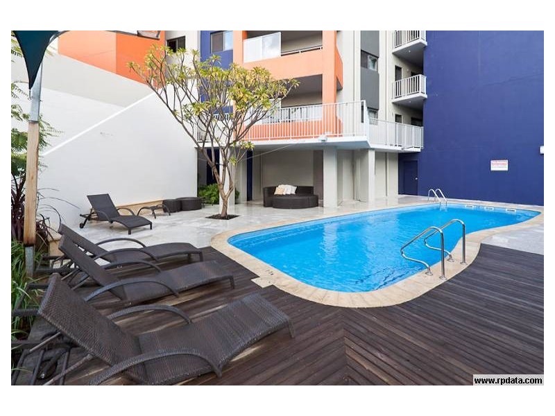 27/2 Walsh Loop, Joondalup WA 6027