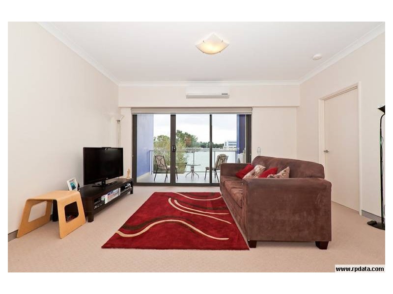 27/2 Walsh Loop, Joondalup WA 6027