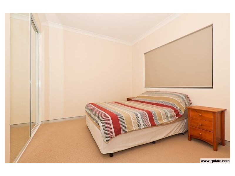 27/2 Walsh Loop, Joondalup WA 6027