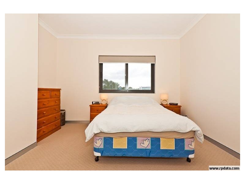 27/2 Walsh Loop, Joondalup WA 6027