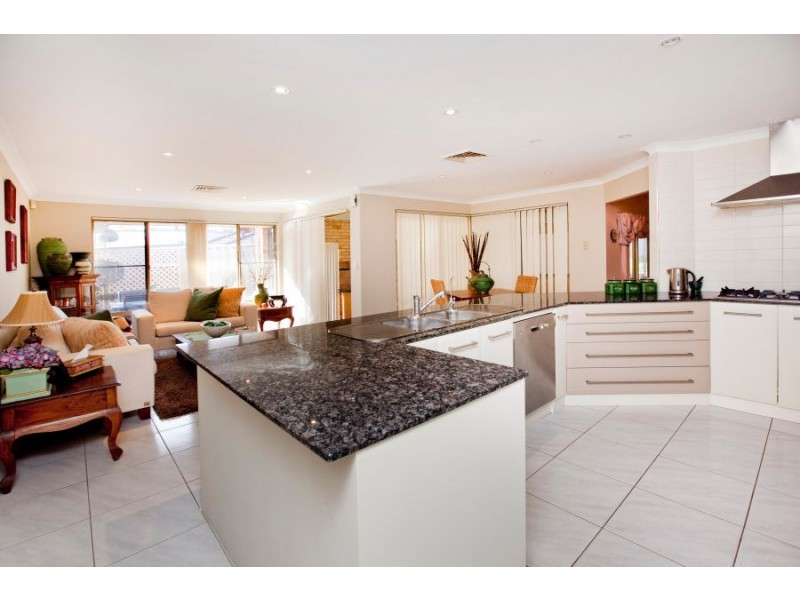 5 Carmil Place, Alexander Heights WA 6064