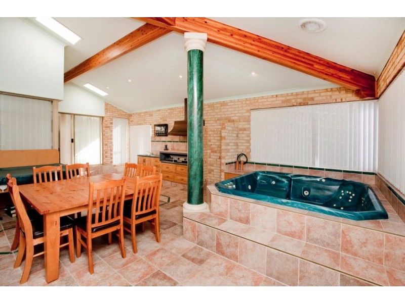 5 Carmil Place, Alexander Heights WA 6064