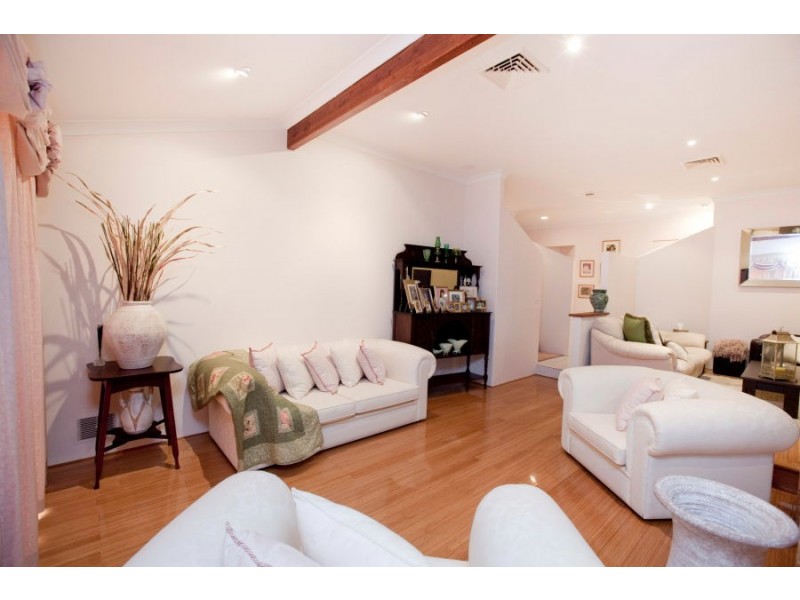 5 Carmil Place, Alexander Heights WA 6064