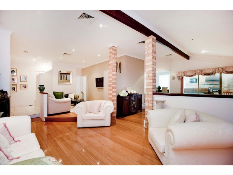 5 Carmil Place, Alexander Heights WA 6064