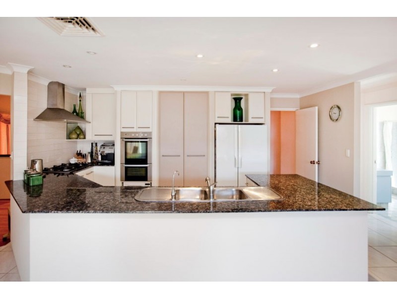 5 Carmil Place, Alexander Heights WA 6064