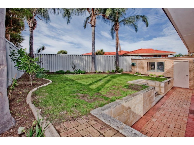 5 Carmil Place, Alexander Heights WA 6064