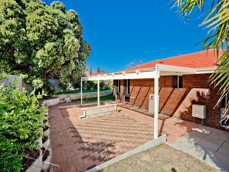 2a Cook Avenue, Hillarys WA 6025