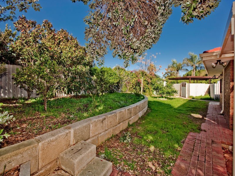 2a Cook Avenue, Hillarys WA 6025