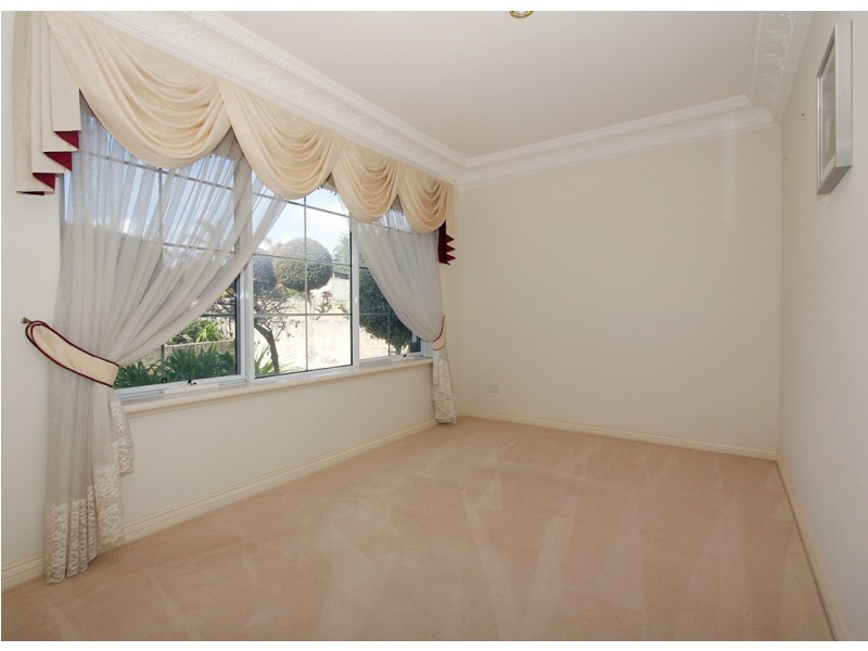 12 Mossfiel Retreat, Landsdale WA 6065