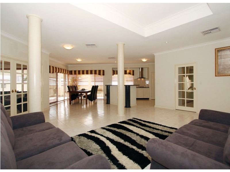 12 Mossfiel Retreat, Landsdale WA 6065