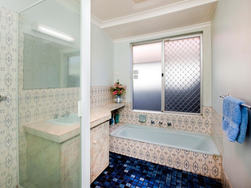 15 Walkington Way, Eden Hill WA 6054