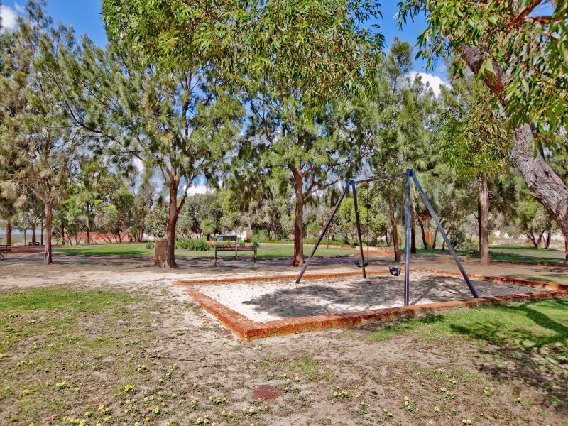 33 Bencubbin Crescent, Dianella WA 6059