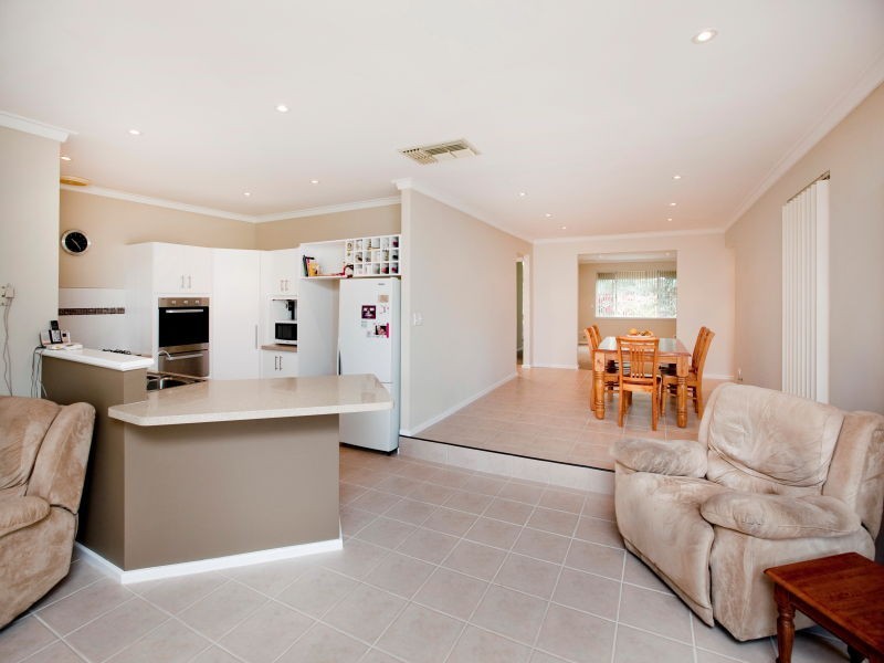 33 Alderhurst Crescent, Bayswater WA 6053