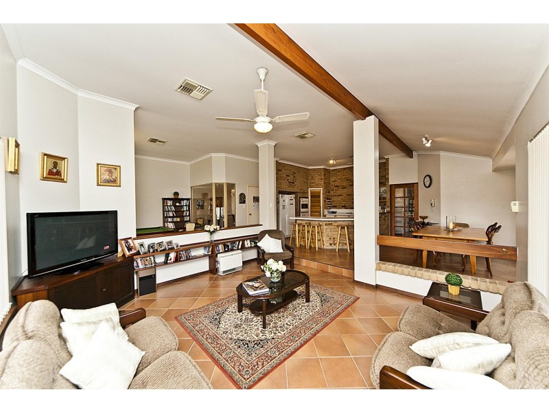 2 Reflection Gardens, Ballajura WA 6066