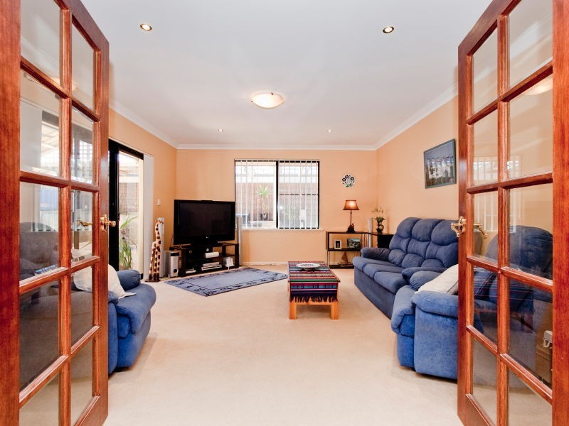 10 Rockdale Pass, Landsdale WA 6065