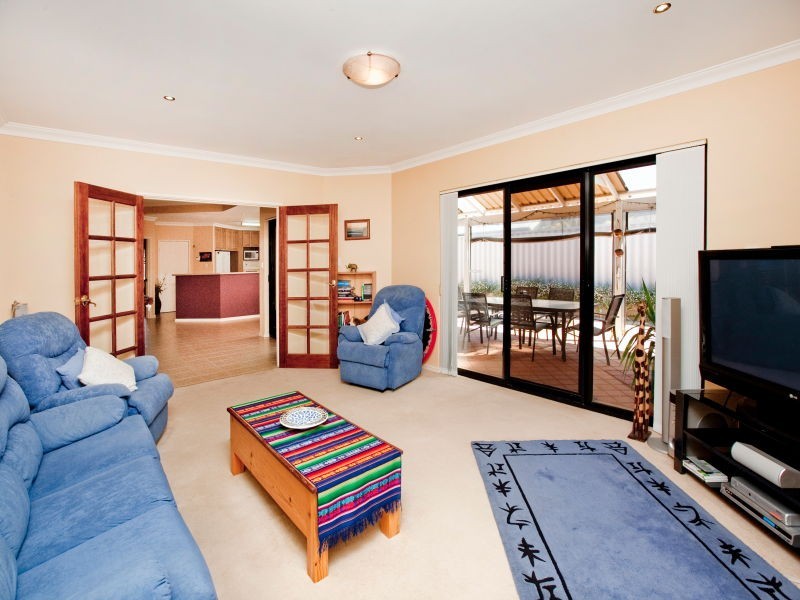 10 Rockdale Pass, Landsdale WA 6065