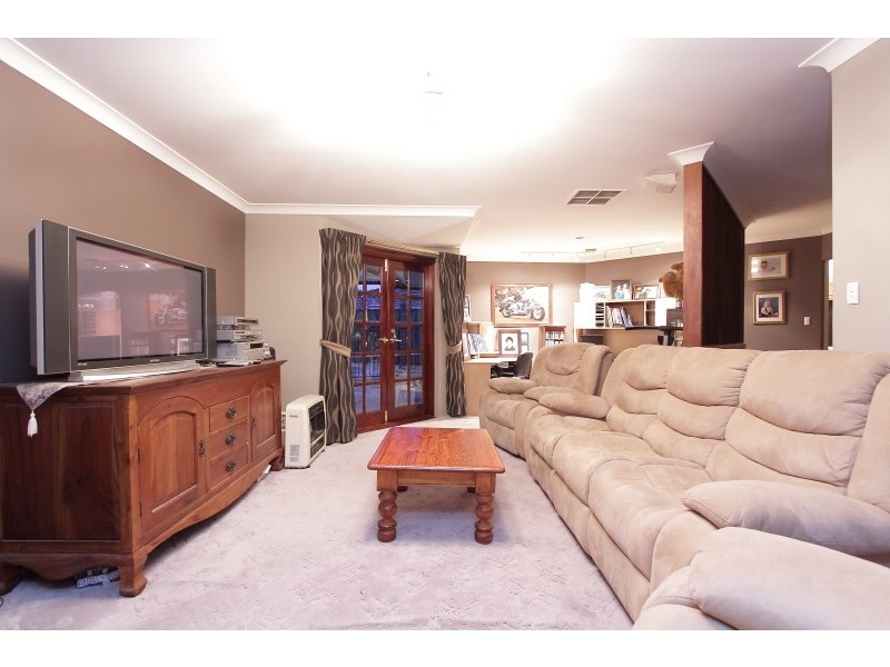 1 Jennifer Place, Alexander Heights WA 6064