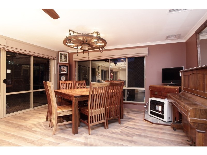 1 Jennifer Place, Alexander Heights WA 6064