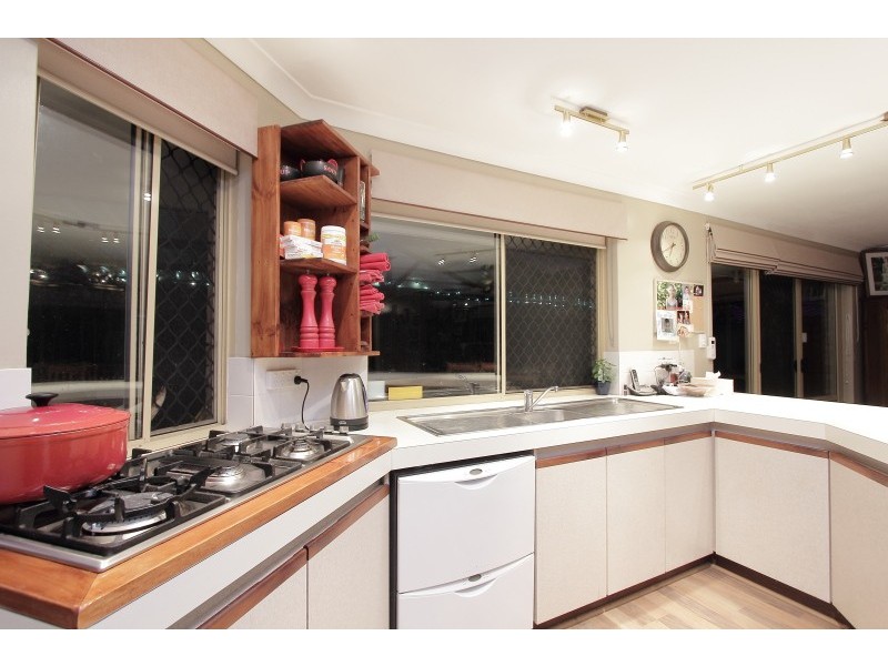 1 Jennifer Place, Alexander Heights WA 6064