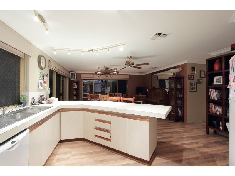 1 Jennifer Place, Alexander Heights WA 6064