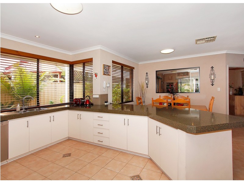 8 Roebuck Avenue, Canning Vale WA 6155