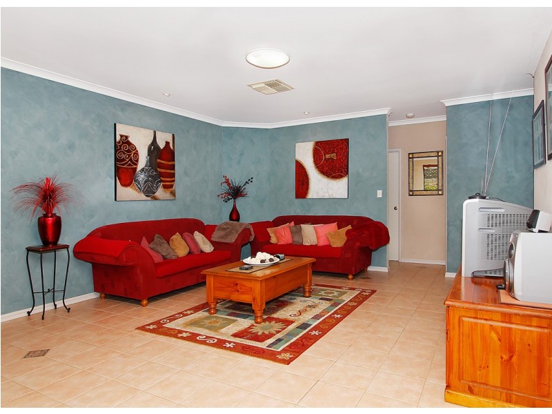 8 Roebuck Avenue, Canning Vale WA 6155