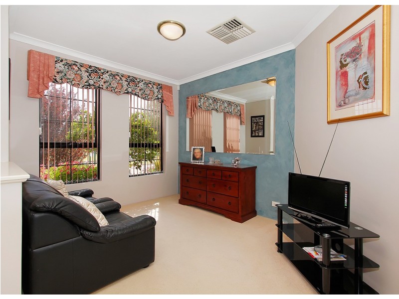 8 Roebuck Avenue, Canning Vale WA 6155