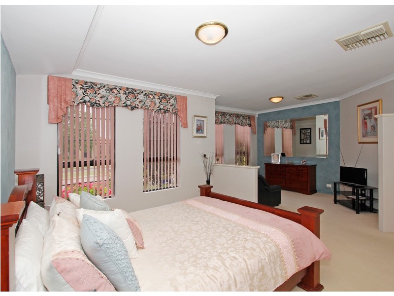 8 Roebuck Avenue, Canning Vale WA 6155