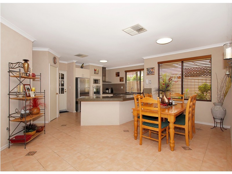 8 Roebuck Avenue, Canning Vale WA 6155