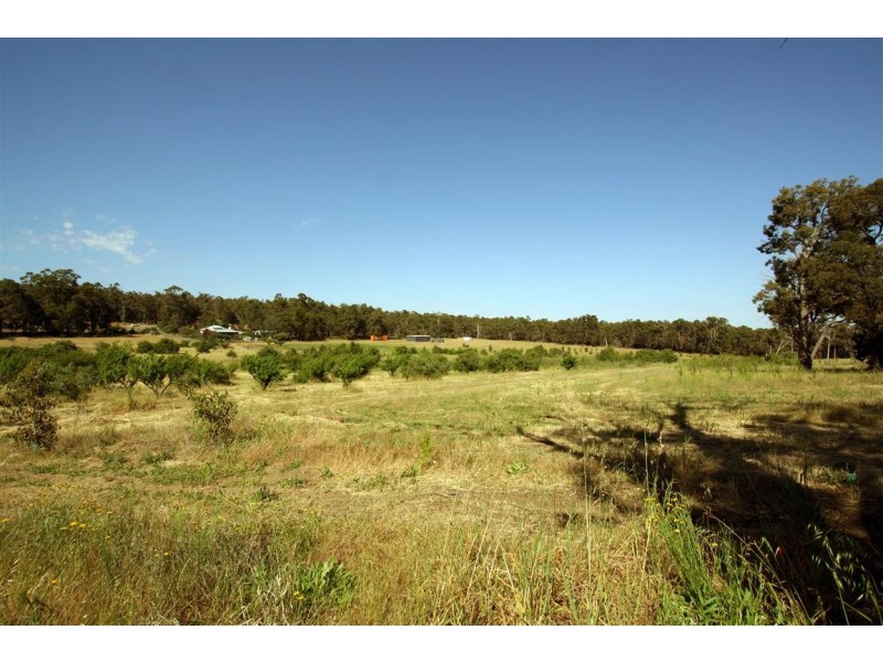 120 Osmond Glen, Sawyers Valley WA 6074