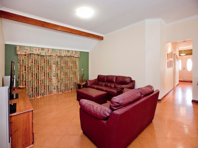 14 Hotham Crescent, Alexander Heights WA 6064