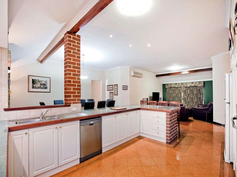 14 Hotham Crescent, Alexander Heights WA 6064