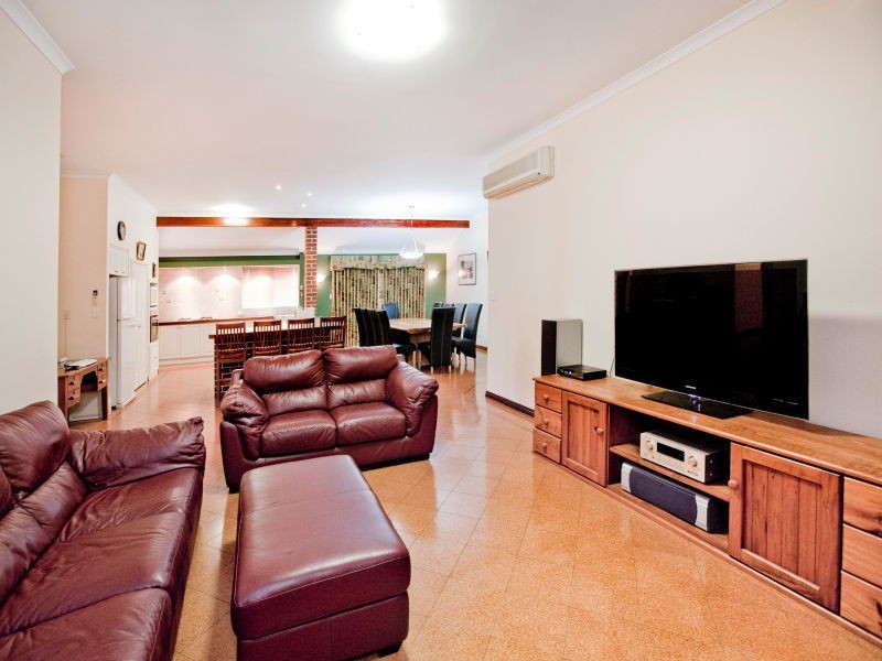 14 Hotham Crescent, Alexander Heights WA 6064