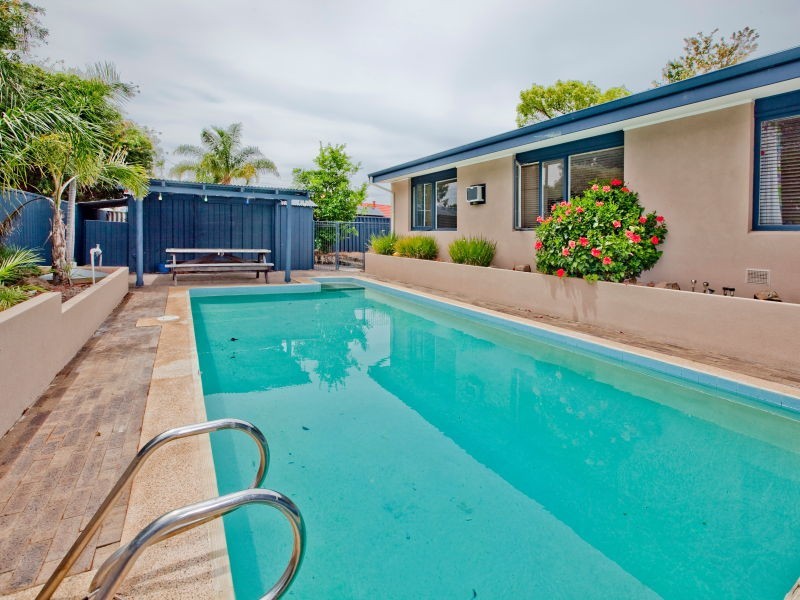 35 Ireland Way, Bassendean WA 6054